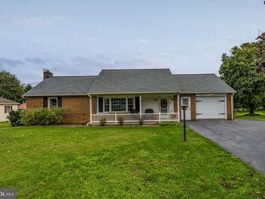 137 EWELL ROAD, EAST EARL, PA 17519