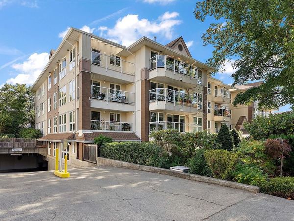 1501 Richmond Ave, Unit #204, Victoria, BC V8R 4P7