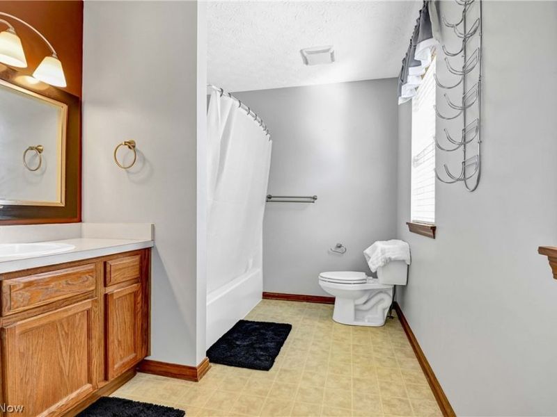 2144 Reserve Circle N, Lorain, OH 44053 Photo 23