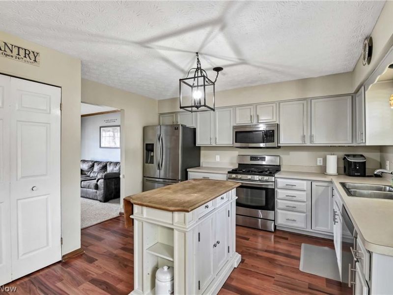 2144 Reserve Circle N, Lorain, OH 44053 Photo 3