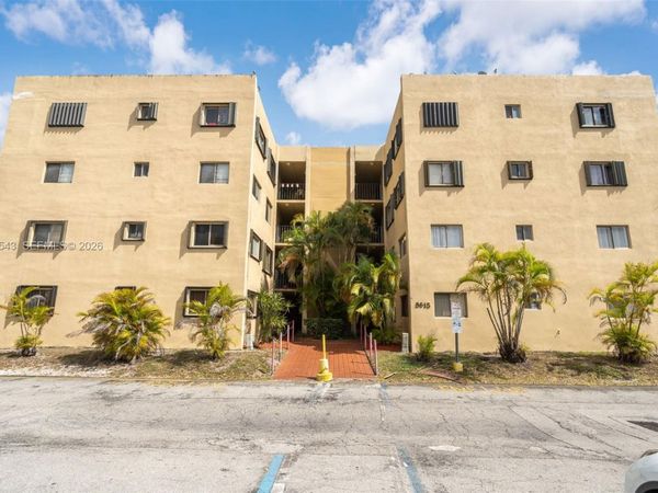 8615 NW 8th St , Unit 416, Miami, FL 33126