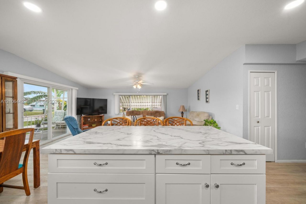 2024 E Robin Avenue , Sebring, FL 33870 Photo