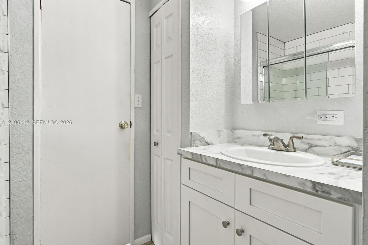 2024 E Robin Avenue , Sebring, FL 33870 Photo
