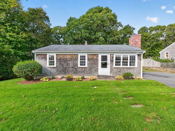 124 Homestead Ln, Falmouth, MA 02536