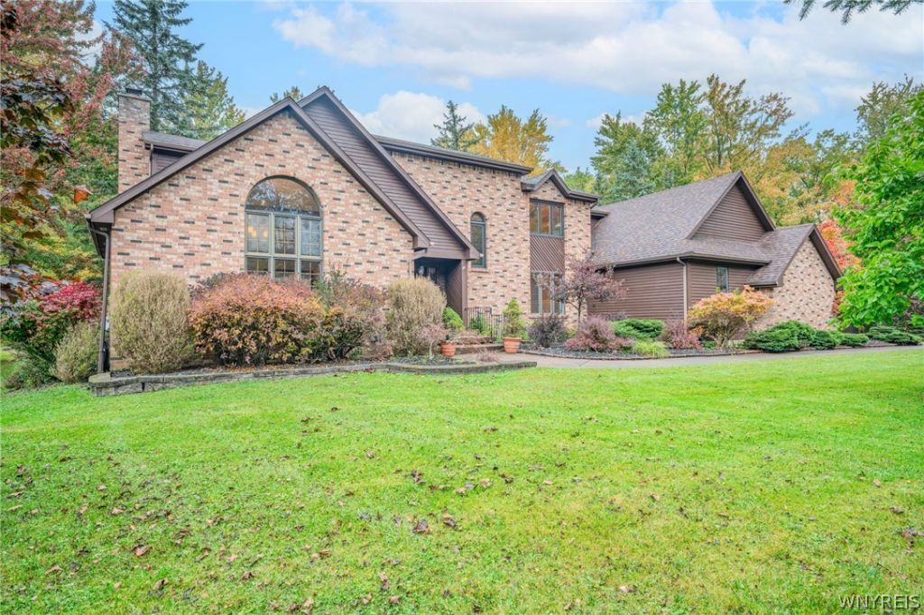 6 Willowbrook Drive , Orchard Park, NY 14127 Main Photo