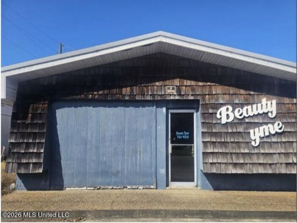 3213 Chicot Road, Pascagoula, MS 39581