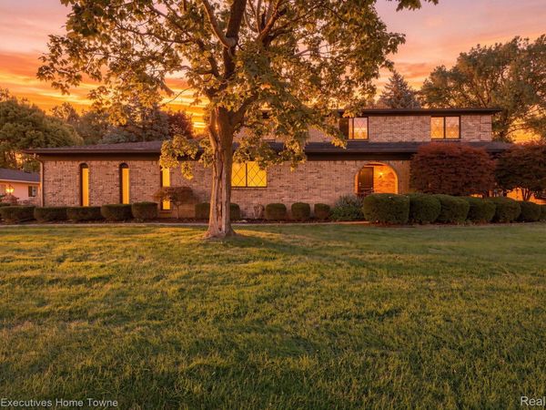 38670 Santa Barbara Street, Clinton Township, Mi 48036
