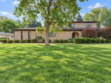 38670 Santa Barbara Street, Clinton Township, Mi 48036