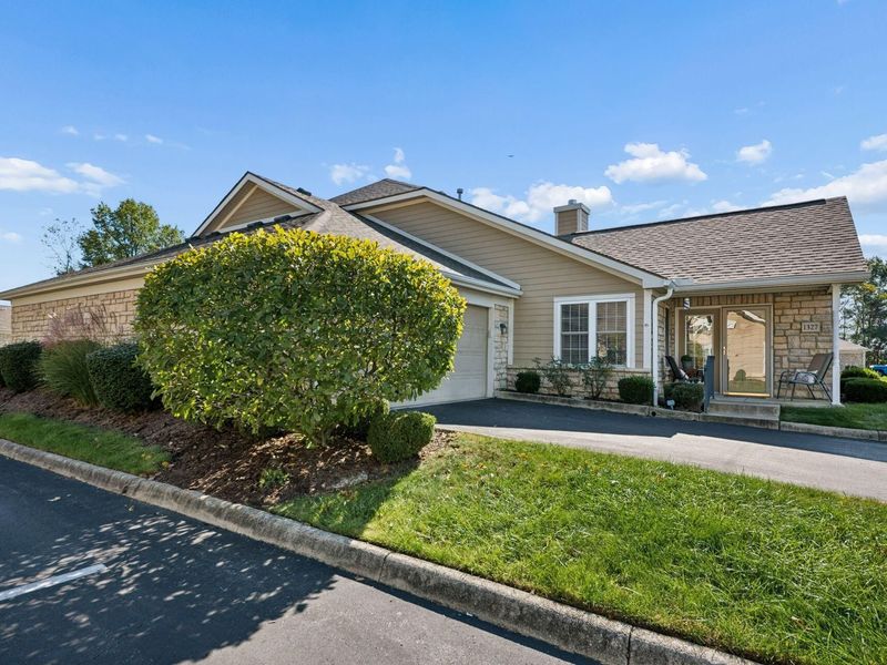 1327 Allington Lane, Columbus, OH 43240 Photo 3