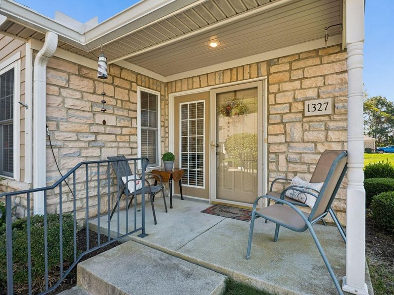 1327 Allington Lane, Columbus, OH 43240 Photo 5