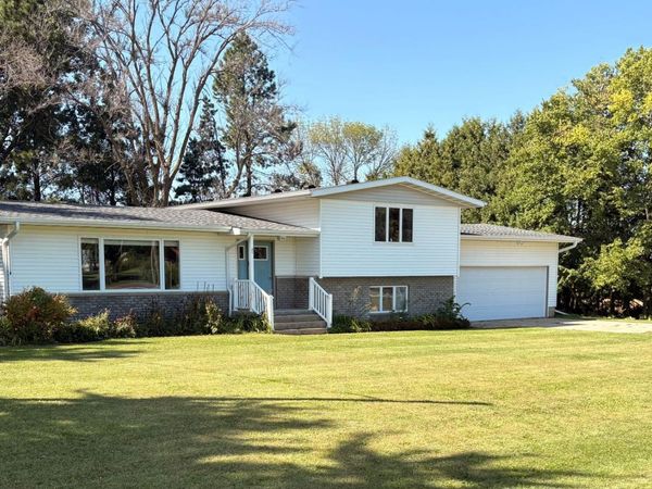 10835 690th Avenue , Emmons, MN 56029