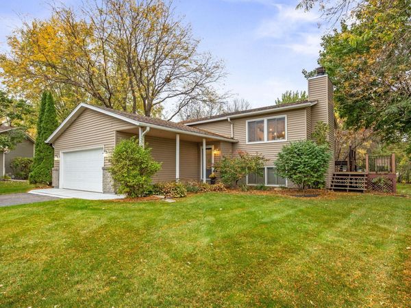 1425 Meadow Court, Chaska, MN 55318