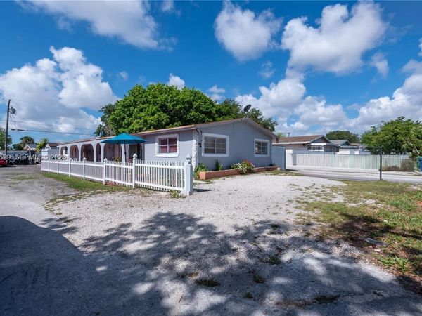 2800 NW 94th St , Miami, FL 33147
