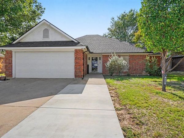 937 Jessica Drive , Burleson, TX 76028