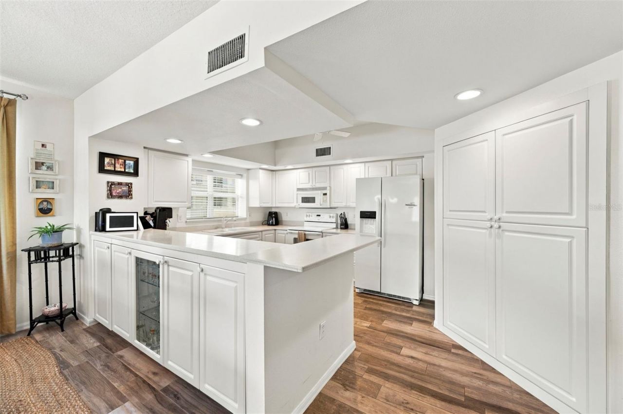 1200 Country Club Drive, Unit 2306, Largo, FL 33771 Photo