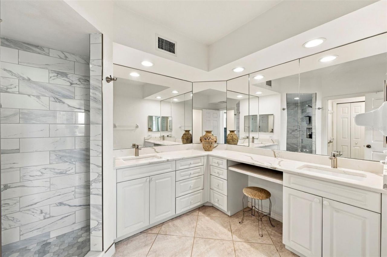 1200 Country Club Drive, Unit 2306, Largo, FL 33771 Photo