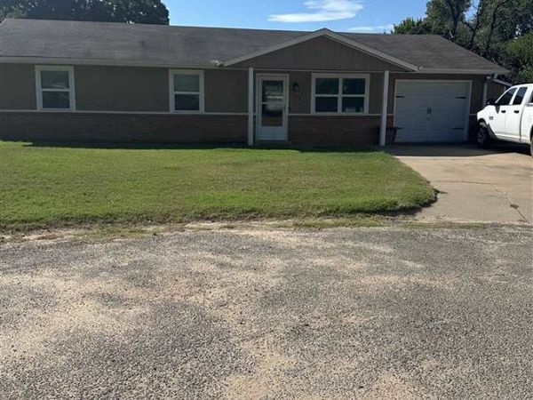 102 E Lewis Street, Perkins, OK 74059