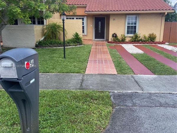 54 NW 109th Ct , Miami, FL 33172