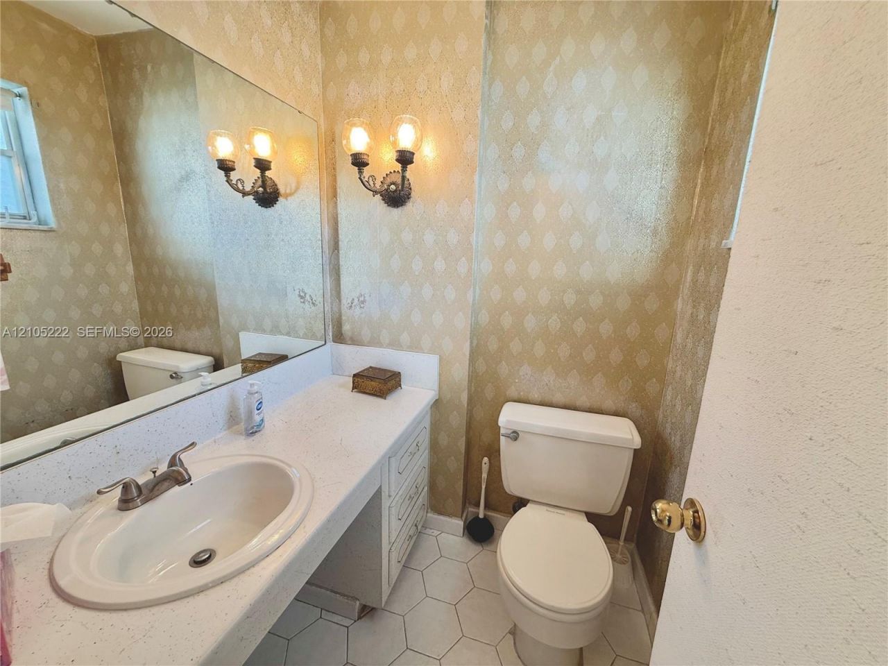 500 NE 14th Ave, Unit 208, Hallandale Beach, FL 33009 Photo