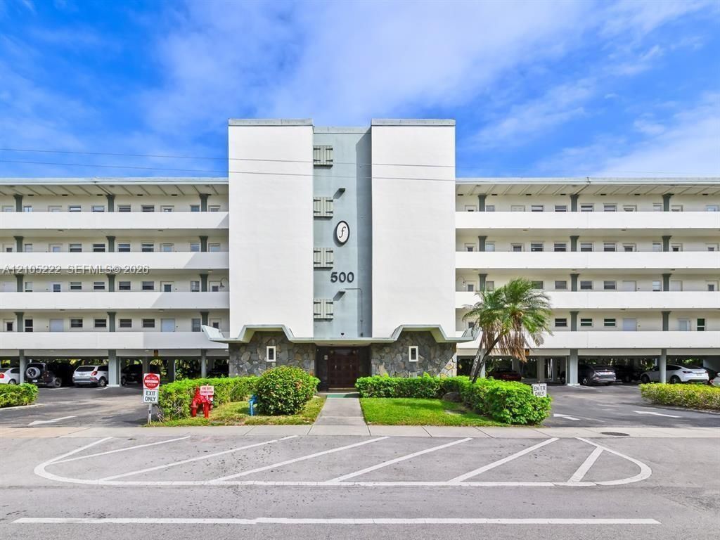 500 NE 14th Ave, Unit 208, Hallandale Beach, FL 33009 Photo