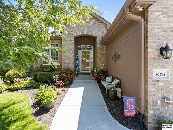 16811 Chandler Street, Omaha, NE 68136