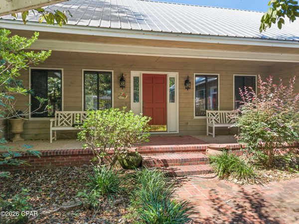 2825 Jackson Bluff Road , Marianna, FL 32446