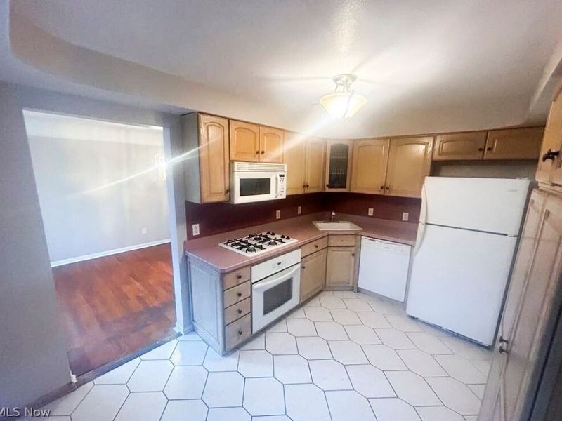 2079 S Green Road, South Euclid, OH 44121 Photo 6