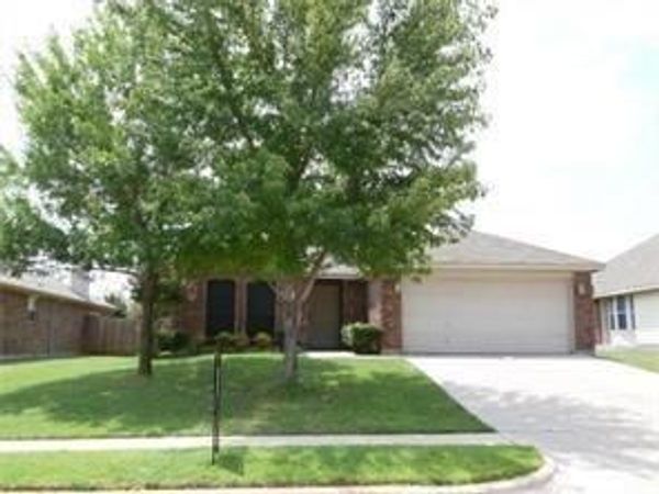 609 Piper Drive, Saginaw, TX 76179