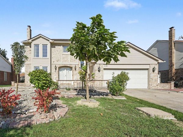 3161 Barkway Drive, Sterling Heights, MI 48310