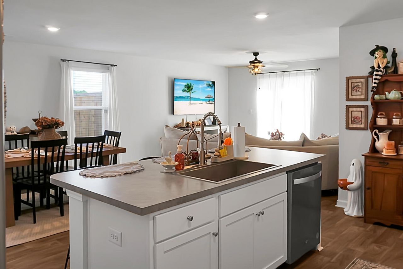 196 Coral Sunset Way Photo 13