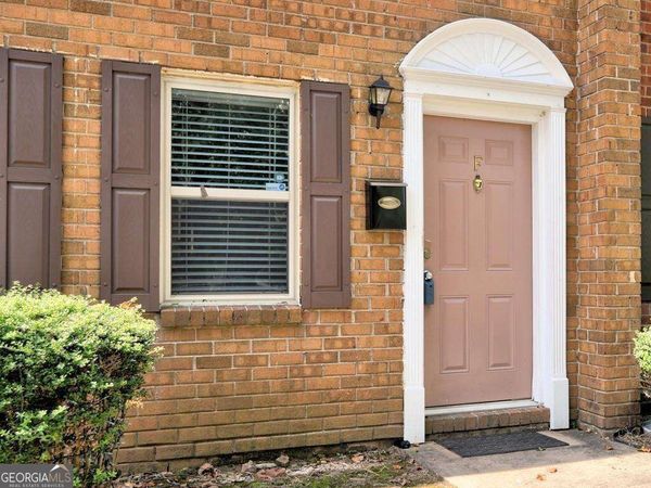 135 N River Drive, Unit F, Sandy Springs, GA 30350