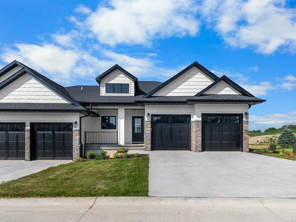 348 Hidden Ridge Dr, Coralville, IA 52241