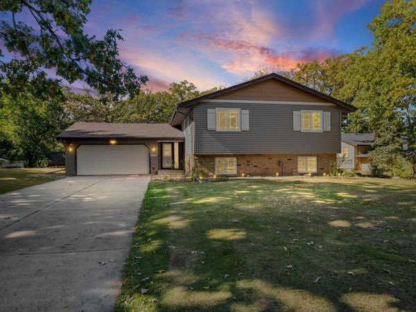 2625 Seans Way, North Saint Paul, MN 55109