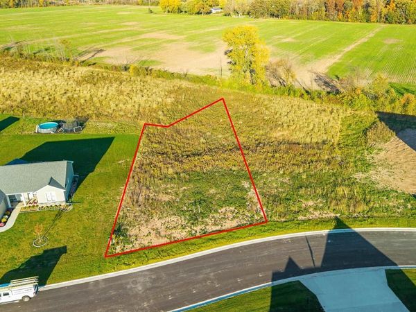 N8040 BLUE HERON CIRCLE, Sherwood, WI 54169