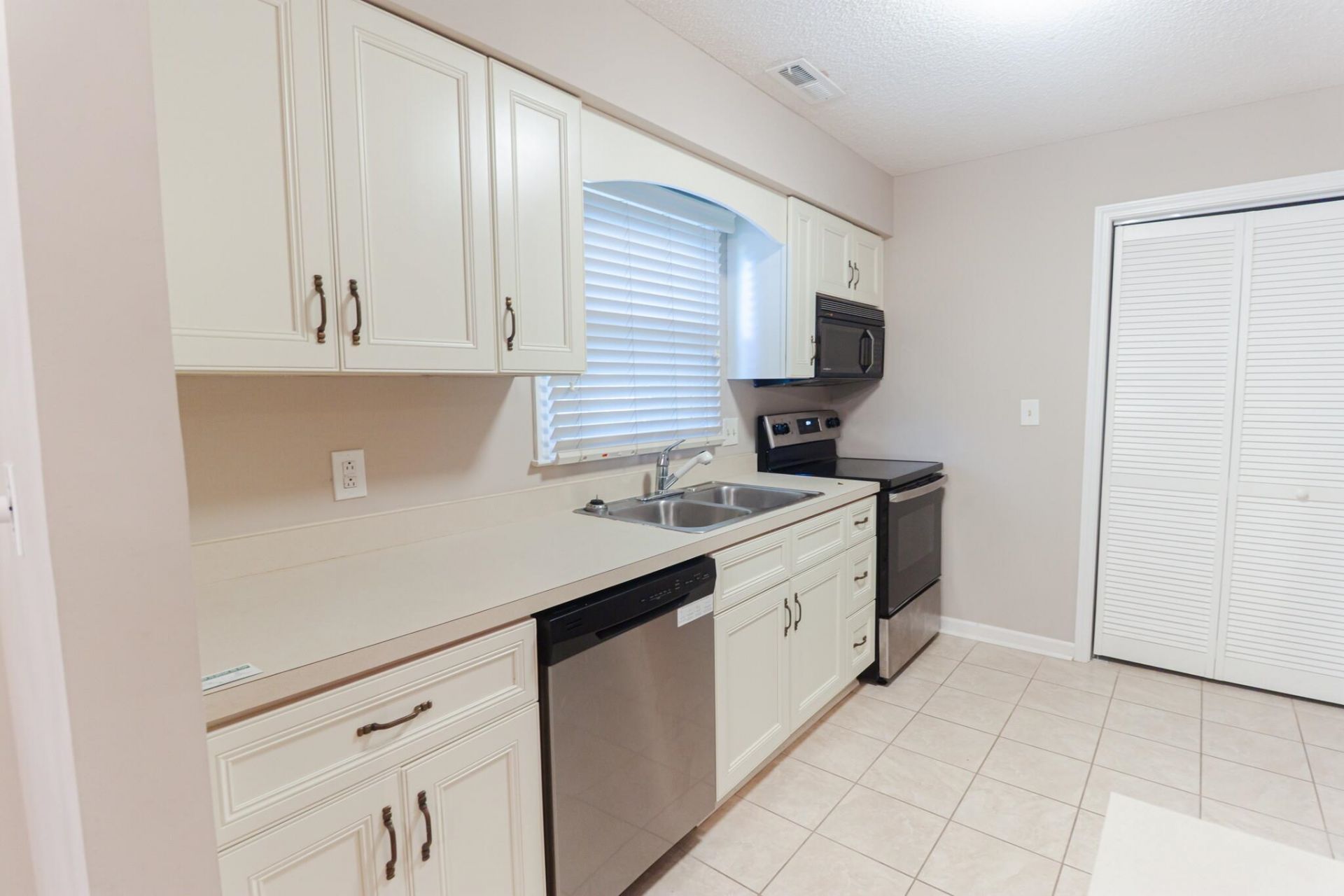 425 Spauldingwood Rd.  Photo 5