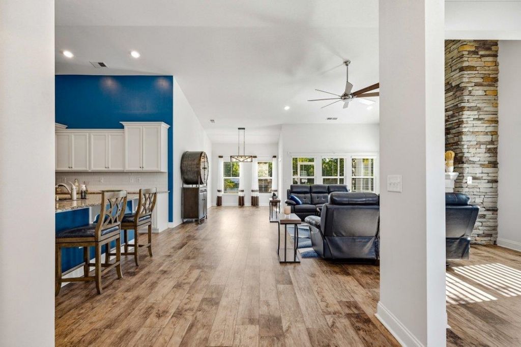248 Sherwood Dr. Photo 4