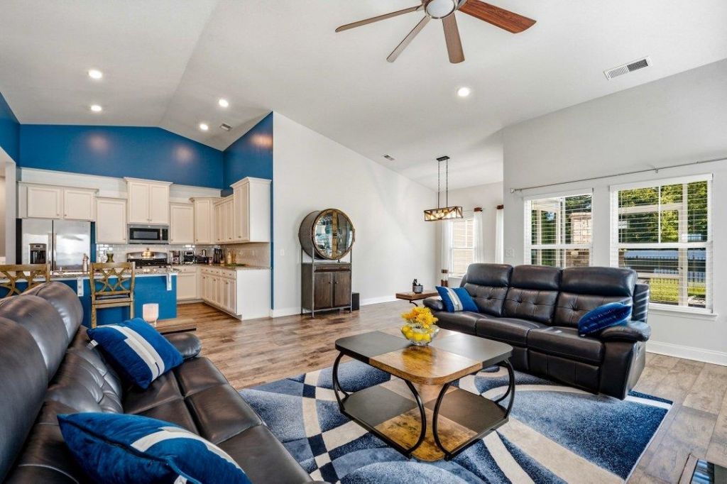 248 Sherwood Dr. Photo 8