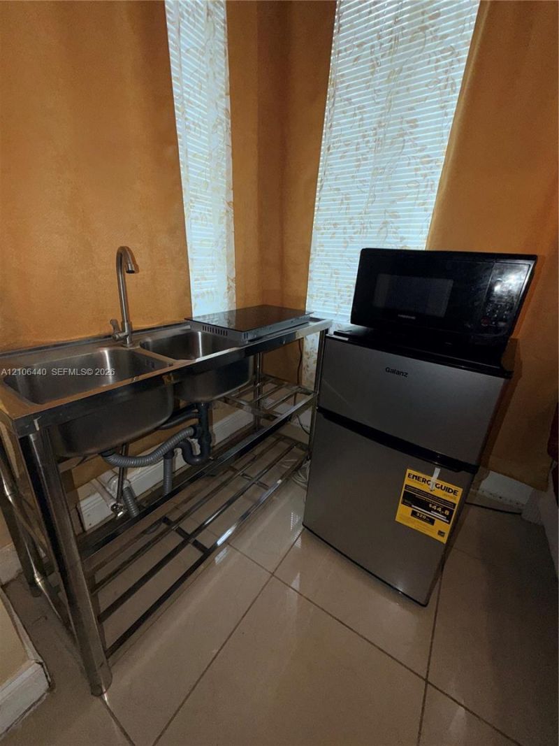 3580 NW 32nd Ct, Unit Efficiency, Lauderdale Lakes, FL 33309 Photo