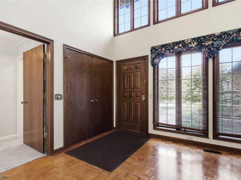 16 S Bentley Drive SE, Canton, OH 44709 Photo 10