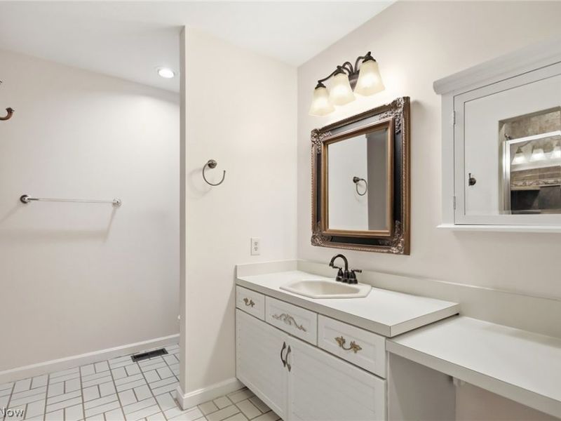 16 S Bentley Drive SE, Canton, OH 44709 Photo 24
