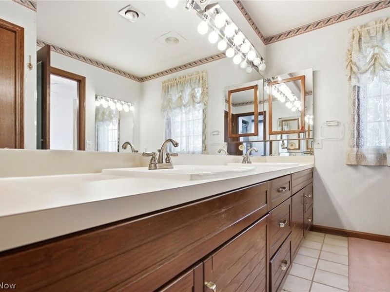 16 S Bentley Drive SE, Canton, OH 44709 Photo 29