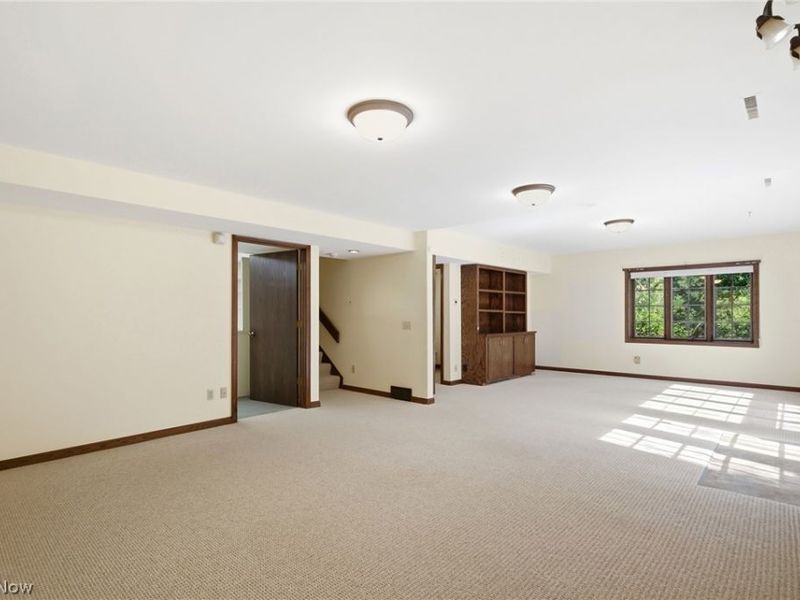 16 S Bentley Drive SE, Canton, OH 44709 Photo 32