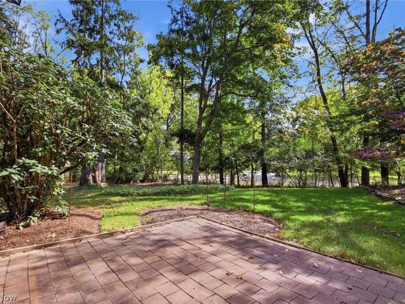 16 S Bentley Drive SE, Canton, OH 44709 Photo 4
