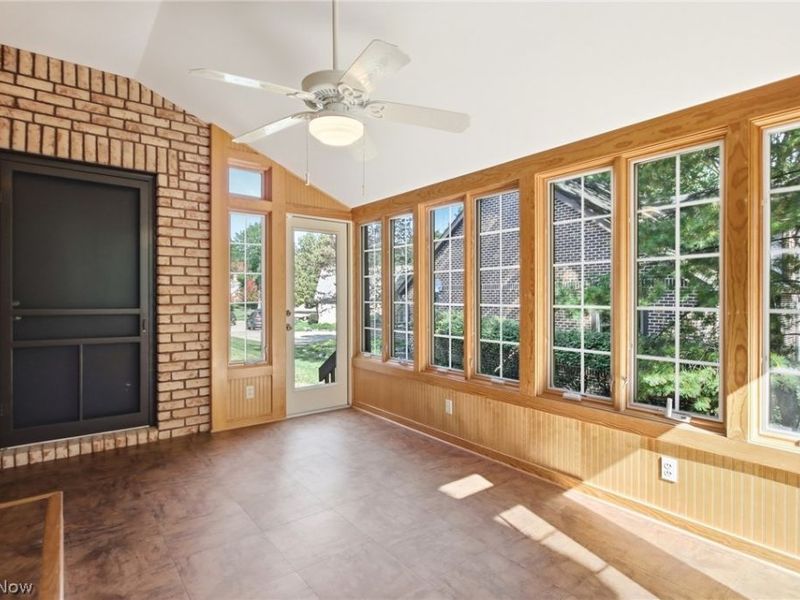 16 S Bentley Drive SE, Canton, OH 44709 Photo 8