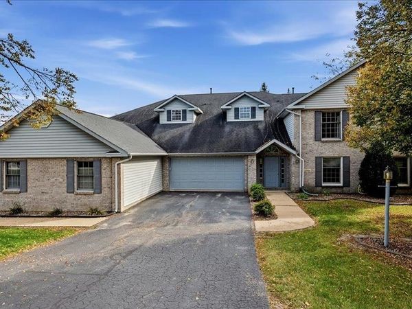 3294 Lake Ridge Drive, Unit B, Dubuque, IA 52003