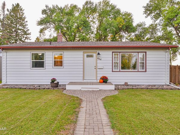 404 MERO Court SE, East Grand Forks, MN 56721
