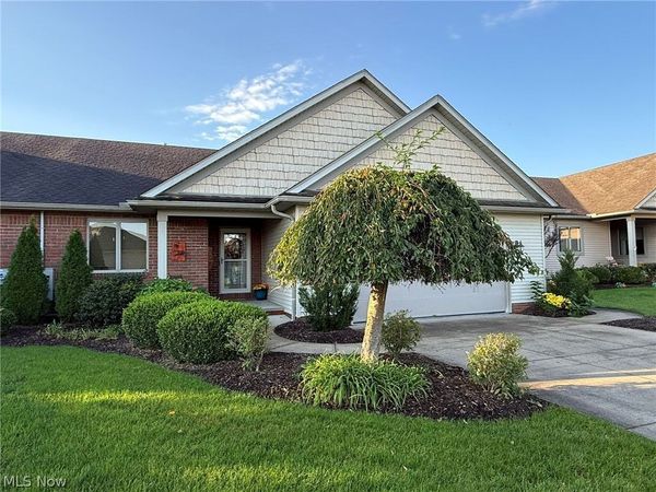 1152 Pine Bluff Drive NE, New Philadelphia, OH 44663