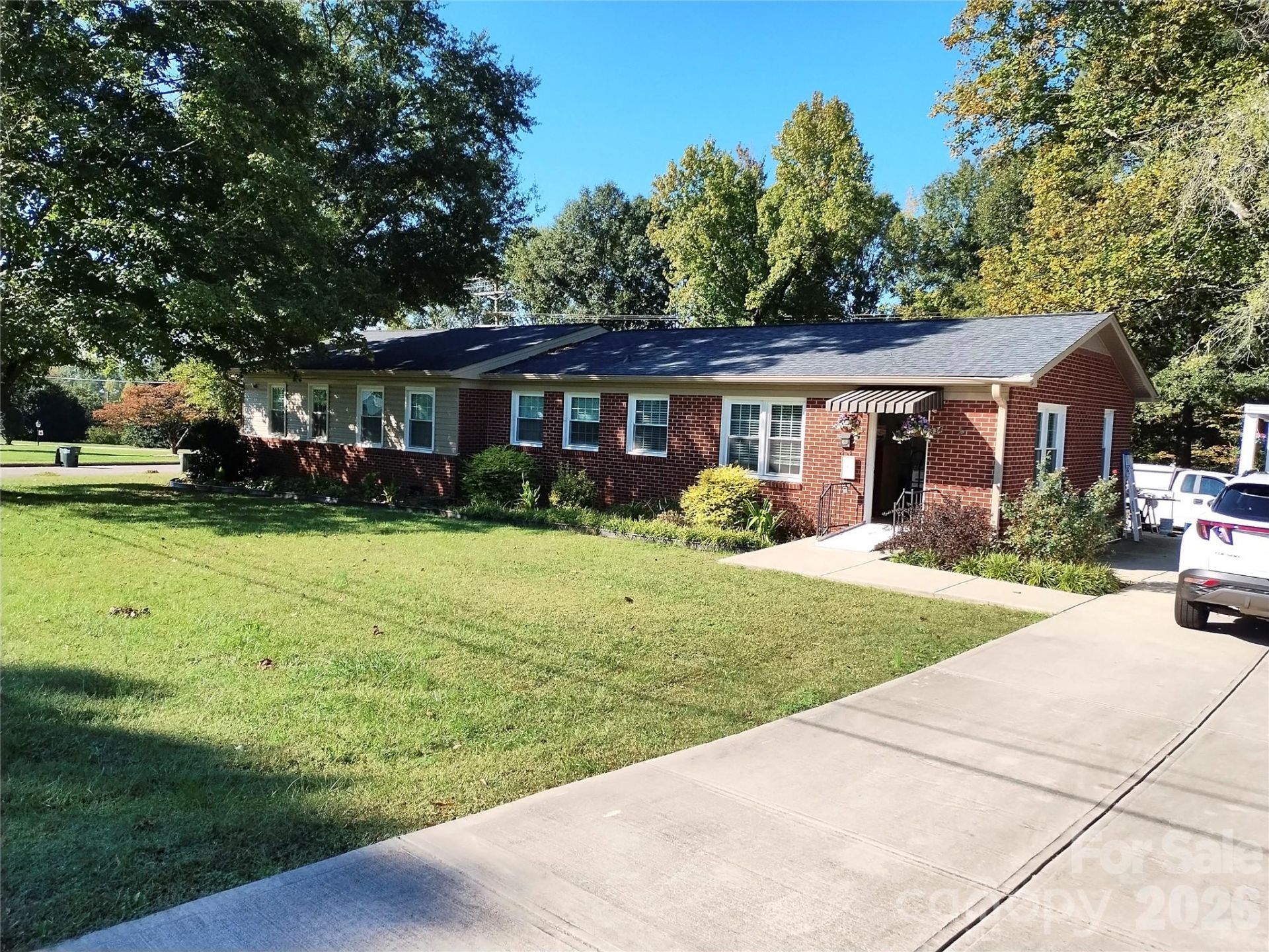 300 W J Street , Newton, NC 28658 Main Photo