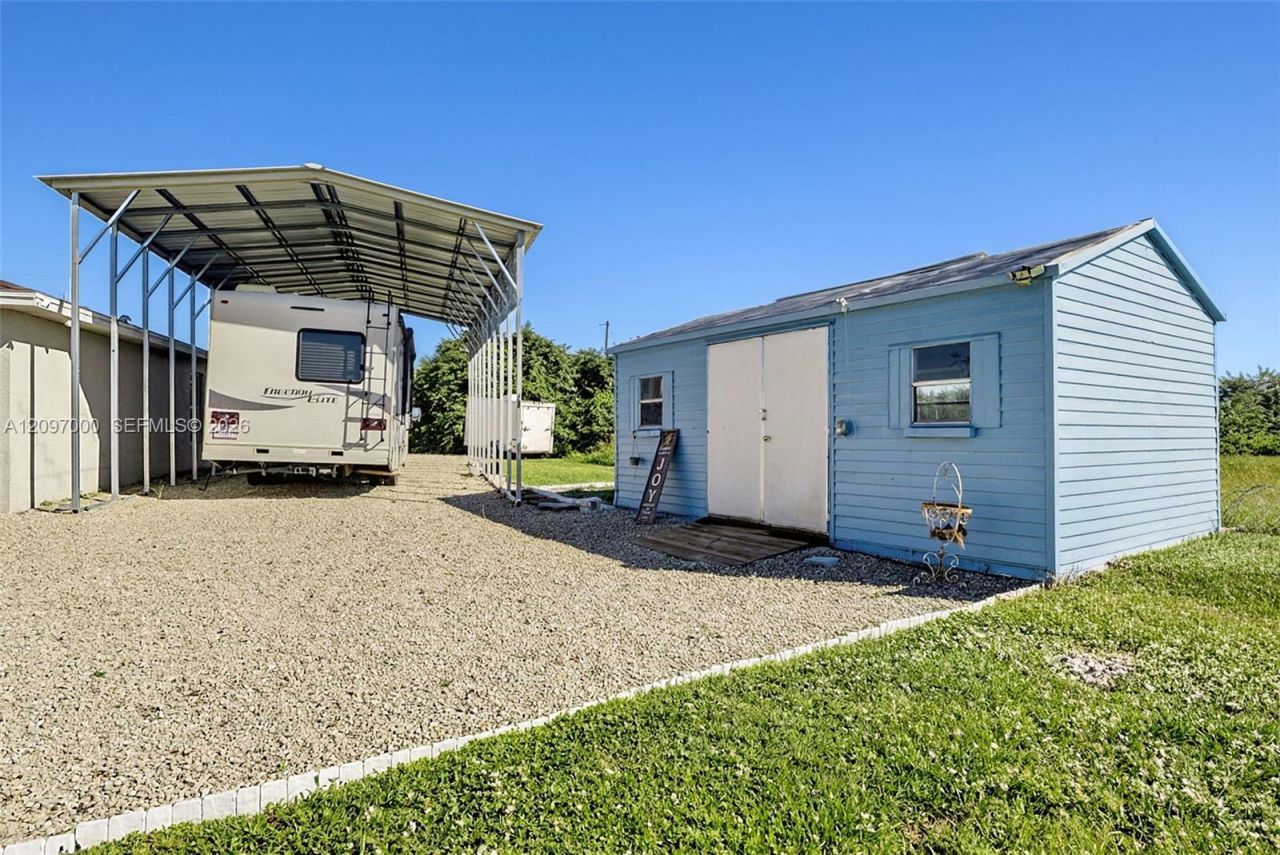 7021 Ramrod Circle , La Belle, FL 33935 Photo