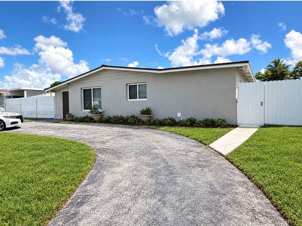 3900 SW 59th Ave , Davie, FL 33314